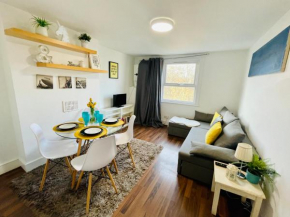 Cute 3 bedroom Central flat in Islington +Parking